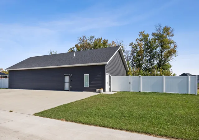 5th image of 5881 31St St S, Fargo, ND 58104 | MLS# 7125315