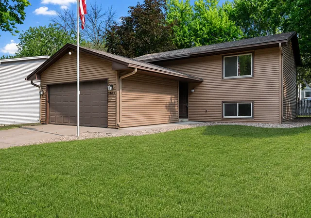 2nd image of 865 104th Ave Nw, Minneapolis, MN 55433 | MLS# 7125318