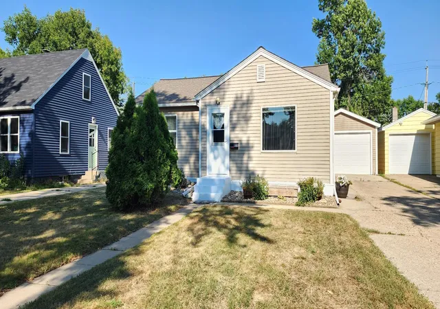 2nd image of 808 5th St Ne, Staples, MN 56479 | MLS# 7125329