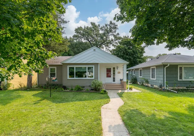 1st image of 113 Hazel St, Mankato, MN 56001 | MLS# 7125344