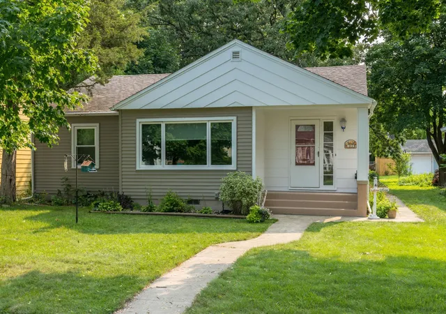 Photo 2 of Sale Pending at 113 Hazel St, Mankato, MN 56001 | MLS# 7125344 | Listing updated on 2026-09-28