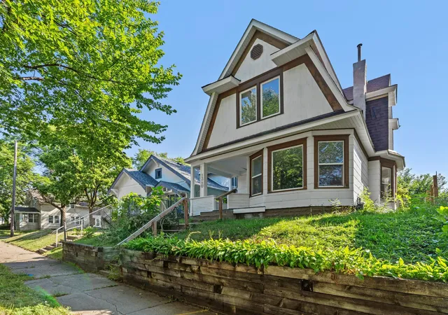 Photo 2 of Sale Pending at 1340 Oliver Ave N, Minneapolis, MN 55411 | MLS# 7125347 | Listing updated on 2026-09-03