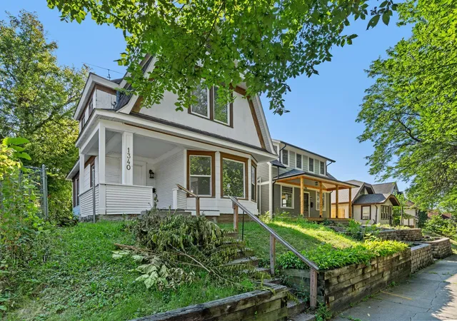 Photo 3 of Sale Pending at 1340 Oliver Ave N, Minneapolis, MN 55411 | MLS# 7125347 | Listing updated on 2026-09-03