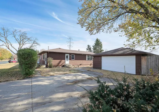 1st image of 2018 Shale Ln, Saint Paul, MN 55122 | MLS# 7125371