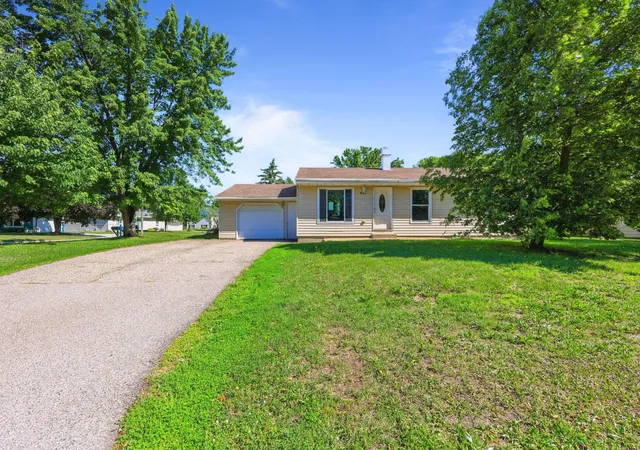 3rd image of 421 W Ash St, Saint Joseph, MN 56374 | MLS# 7125399