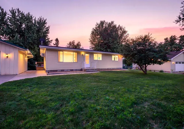 Photo 3 of Sale Pending at 1230 8th Street, Howard Lake, MN 55349 | MLS# 7125408 | Listing updated on 2026-08-27