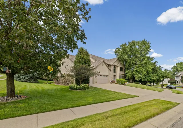 2nd image of 12101 Jasper Ln, Eden Prairie, MN 55347 | MLS# 7125413