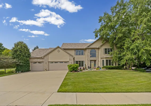 Photo 3 of Sale Pending at 12101 Jasper Ln, Eden Prairie, MN 55347 | MLS# 7125413 | Listing updated on 2026-08-21