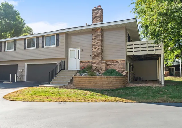 Photo 4 of Single family home for sale at 11236 Vessey Cir, Minneapolis, MN 55437 | MLS# 7125454 | Listing updated on 2026-09-29