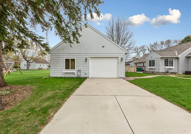 Photo 3 of Single family home for sale at 302 W Douglas St, Arlington, MN 55307 | MLS# 7125455 | Listing updated on 2026-08-12