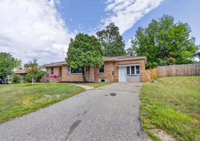 Photo 1 of Single family home for sale at 212 S Pokegama Ave, Grand Rapids, MN 55744 | MLS# 7125490 | Listing updated on 2026-10-07