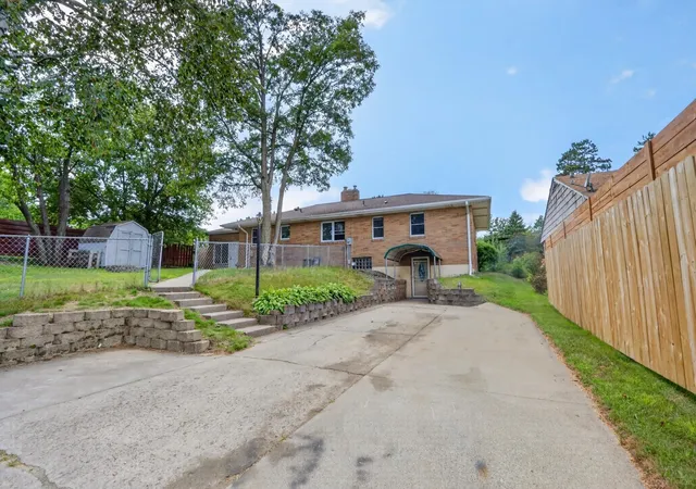 Photo 3 of Single family home for sale at 212 S Pokegama Ave, Grand Rapids, MN 55744 | MLS# 7125490 | Listing updated on 2026-10-07