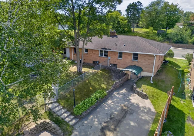 Photo 3 of Single family home for sale at 212 S Pokegama Ave, Grand Rapids, MN 55744 | MLS# 7125490 | Listing updated on 2026-10-07