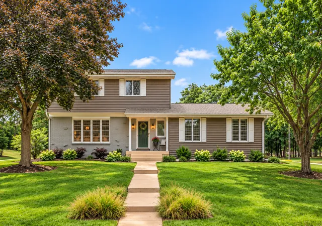 Photo 1 of Sale Pending at 10 Western Ter, Minneapolis, MN 55426 | MLS# 7125506 | Listing updated on 2026-09-19