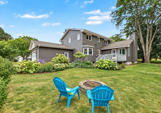 Photo 2 of Sale Pending at 10 Western Ter, Minneapolis, MN 55426 | MLS# 7125506 | Listing updated on 2026-09-19