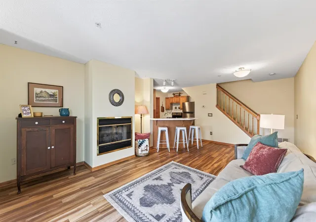 2nd image of 493 Marshland Trl, Chanhassen, MN 55317 | MLS# 7125515
