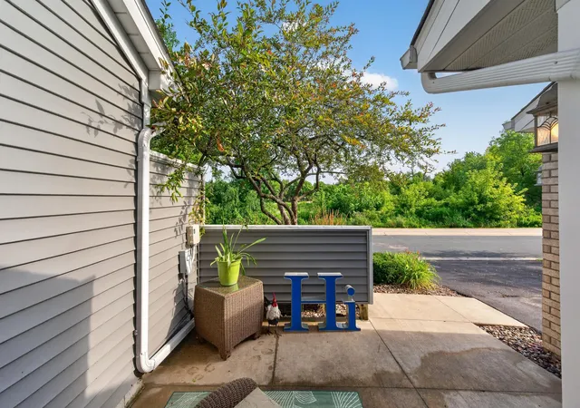5th image of 493 Marshland Trl, Chanhassen, MN 55317 | MLS# 7125515