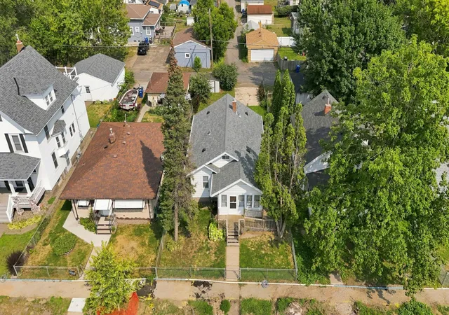 Photo 1 of Single family home for sale at 1006 Earl St, Saint Paul, MN 55106 | MLS# 7125530 | Listing updated on 2026-09-19