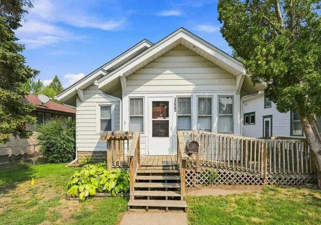 Photo 2 of Single family home for sale at 1006 Earl St, Saint Paul, MN 55106 | MLS# 7125530 | Listing updated on 2026-09-19