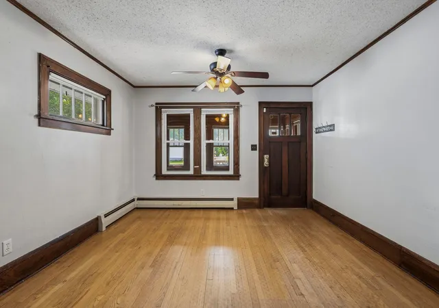 Photo 3 of Single family home for sale at 1006 Earl St, Saint Paul, MN 55106 | MLS# 7125530 | Listing updated on 2026-09-19