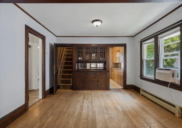 Photo 4 of Single family home for sale at 1006 Earl St, Saint Paul, MN 55106 | MLS# 7125530 | Listing updated on 2026-10-08