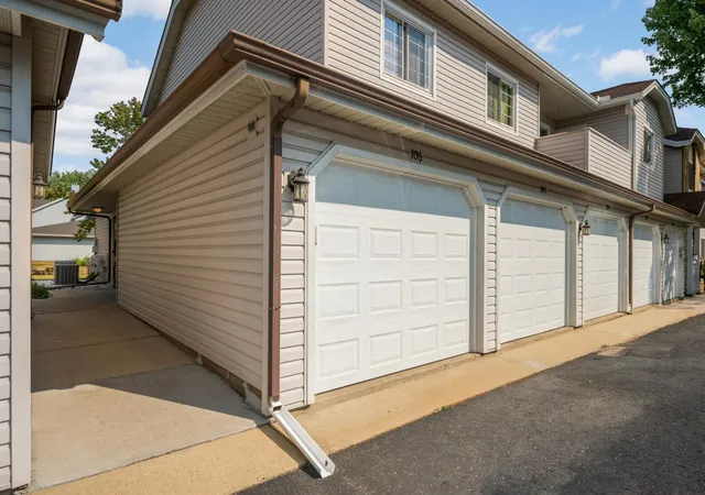 2nd image of 4061 Maureen Dr NE, Minneapolis, MN 55421