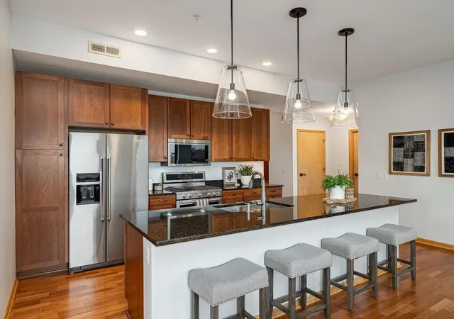 Listing Photo 4 - Condo for sale in building located at 4730 Park Commons Dr, St. Louis Park, MN 55416 - Unit #425