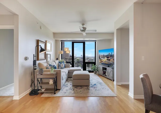 2nd image of 500 E Grant St #707, Minneapolis, MN 55404 | MLS# 7125586