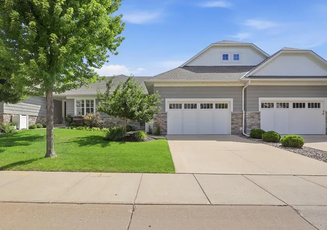2nd image of 8652 Lake Riley Dr, Chanhassen, MN 55317 | MLS# 7125609