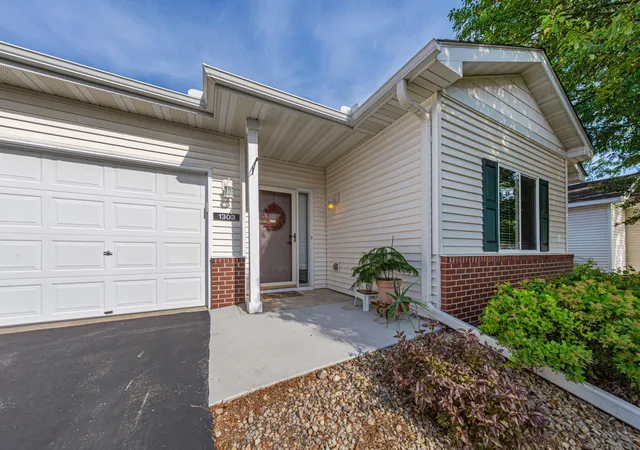 2nd image of 1303 Presidential Dr, Northfield, MN 55057 | MLS# 7125623