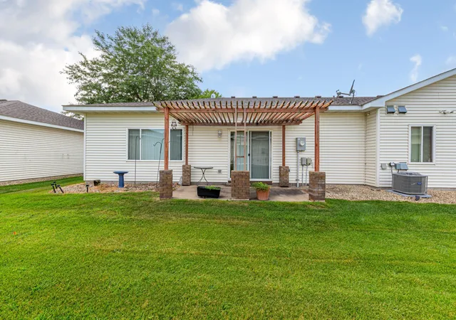 Photo 3 of Single family home for sale at 1303 Presidential Dr, Northfield, MN 55057 | MLS# 7125623 | Listing updated on 2026-09-28