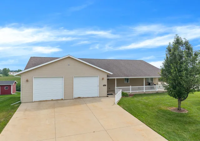 Photo 1 of Single family home for sale at 900 Courtney Dr, Caledonia, MN 55921 | MLS# 7125624 | Listing updated on 2026-08-12