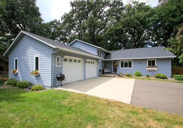 Photo 1 of Single family home for sale at 450 School Rd Nw, Hutchinson, MN 55350 | MLS# 7125633 | Listing updated on 2026-09-22