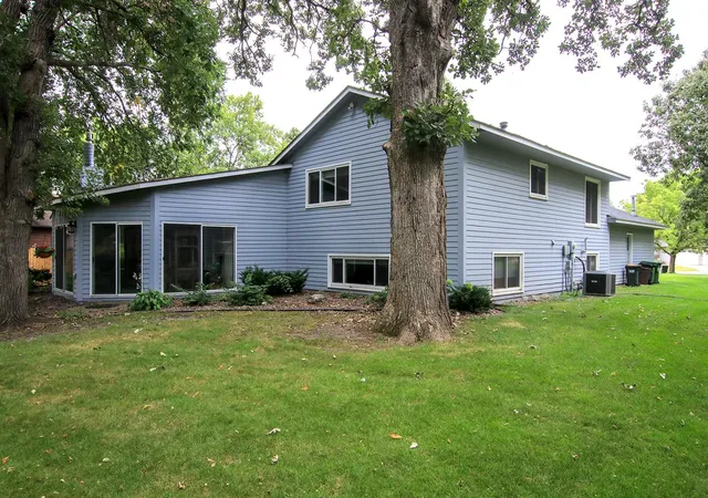 Photo 3 of Single family home for sale at 450 School Rd Nw, Hutchinson, MN 55350 | MLS# 7125633 | Listing updated on 2026-09-22