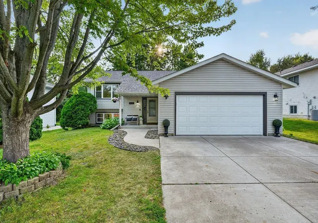 1st image of 2635 Hydram Ave N, Saint Paul, MN 55128 | MLS# 7125646
