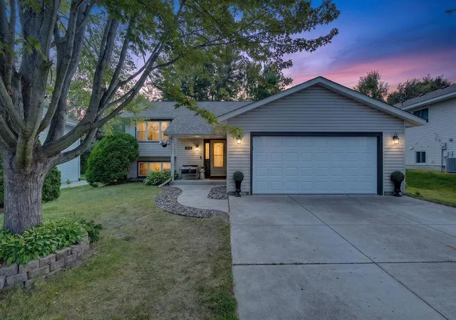 2nd image of 2635 Hydram Ave N, Saint Paul, MN 55128 | MLS# 7125646