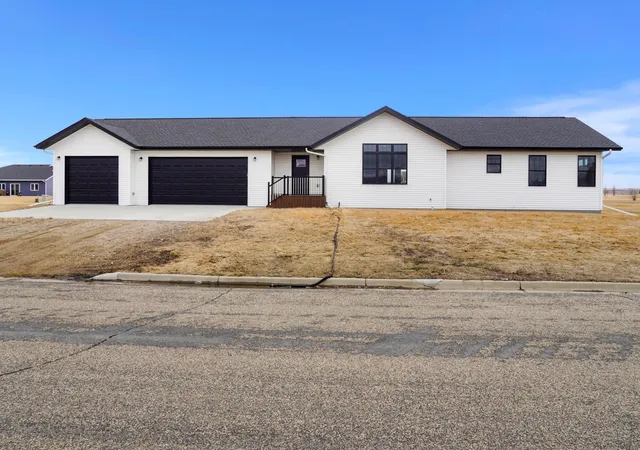 Photo 2 of Single family home for sale at 208 4th Street NW, Gwinner, ND 58040 | MLS# 7125650 | Listing updated on 2026-08-12
