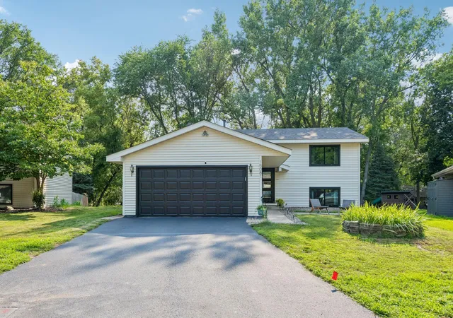 1st image of 15081 Summerhill Dr, Eden Prairie, MN 55346 | MLS# 7125662