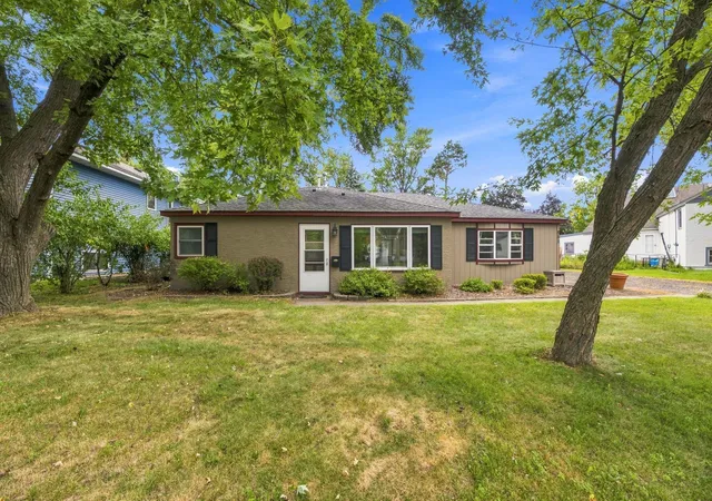 Photo 3 of Single family home for sale at 851 Brisbin St, Anoka, MN 55303 | MLS# 7125673 | Listing updated on 2026-08-26