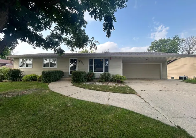 Photo 1 of Single family home for sale at 962 Miles Dr, Worthington, MN 56187 | MLS# 7125691 | Listing updated on 2026-08-31