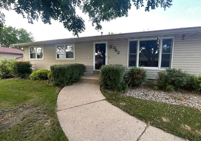 Photo 3 of Single family home for sale at 962 Miles Dr, Worthington, MN 56187 | MLS# 7125691 | Listing updated on 2026-08-31