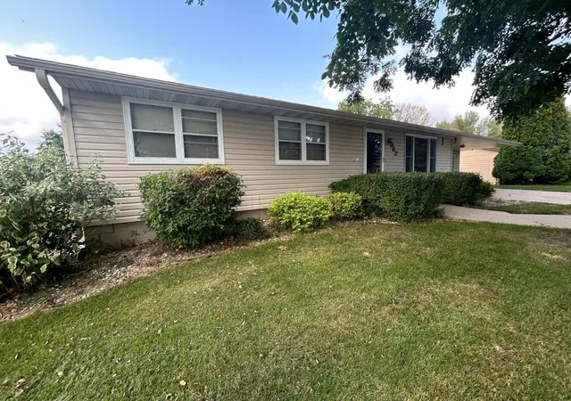 Photo 3 of Single family home for sale at 962 Miles Dr, Worthington, MN 56187 | MLS# 7125691 | Listing updated on 2026-08-31