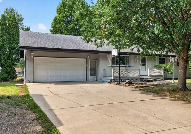 1st image of 13848 Crosstown Dr Nw, Andover, MN 55304 | MLS# 7125697