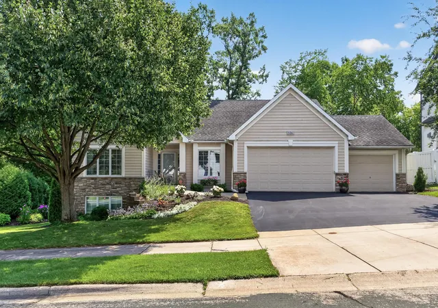 1st image of 506 Hawthorne Woods Dr, Saint Paul, MN 55123 | MLS# 7125713