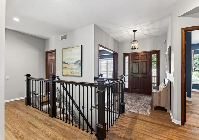 2nd image of 506 Hawthorne Woods Dr, Saint Paul, MN 55123 | MLS# 7125713