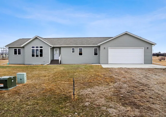 Photo 1 of Single family home for sale at 220 Lylac Cir, Forman, ND 58032 | MLS# 7125714 | Listing updated on 2026-08-12