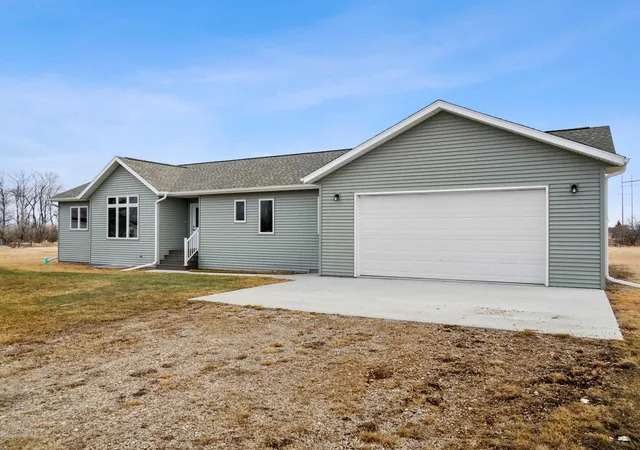 Photo 2 of Single family home for sale at 220 Lylac Cir, Forman, ND 58032 | MLS# 7125714 | Listing updated on 2026-08-12