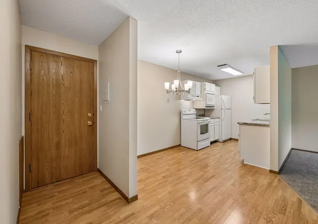 Listing Photo 4 - Condo for sale in building located at 4 Pine Tree Dr, Arden Hills, MN 55112 - Unit #215