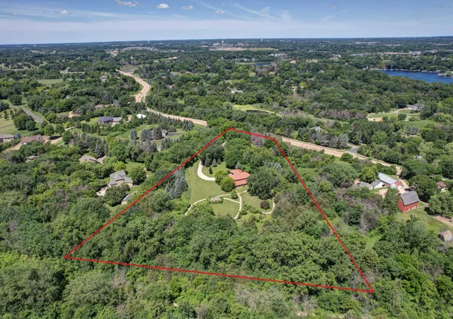 Photo 3 of Sale Pending at 185 Pioneer Trl, Chanhassen, MN 55317 | MLS# 7125738 | Listing updated on 2026-08-14