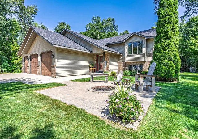 1st image of 31955 Maple Hvn, New Prague, MN 56071 | MLS# 7125744